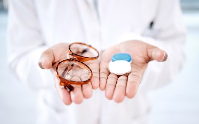 Deciding Between Eyeglasses and Contact Lenses